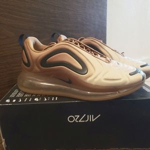 Nike Women’s Air Max 720